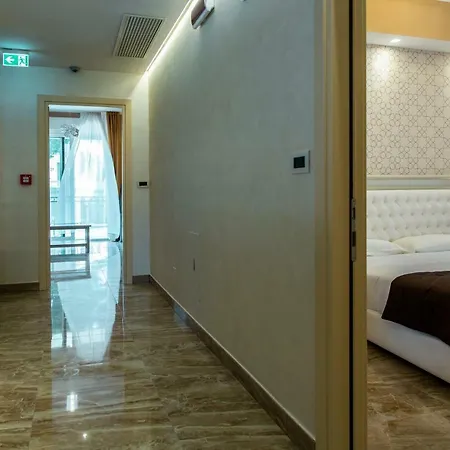 Aurum 4*
